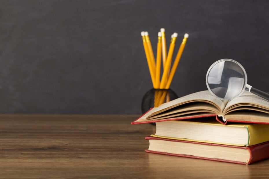 kita sebagai manusia wajib menuntut ilmu